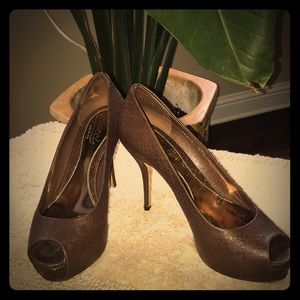 Gorgeous brown textured Gucci pumps